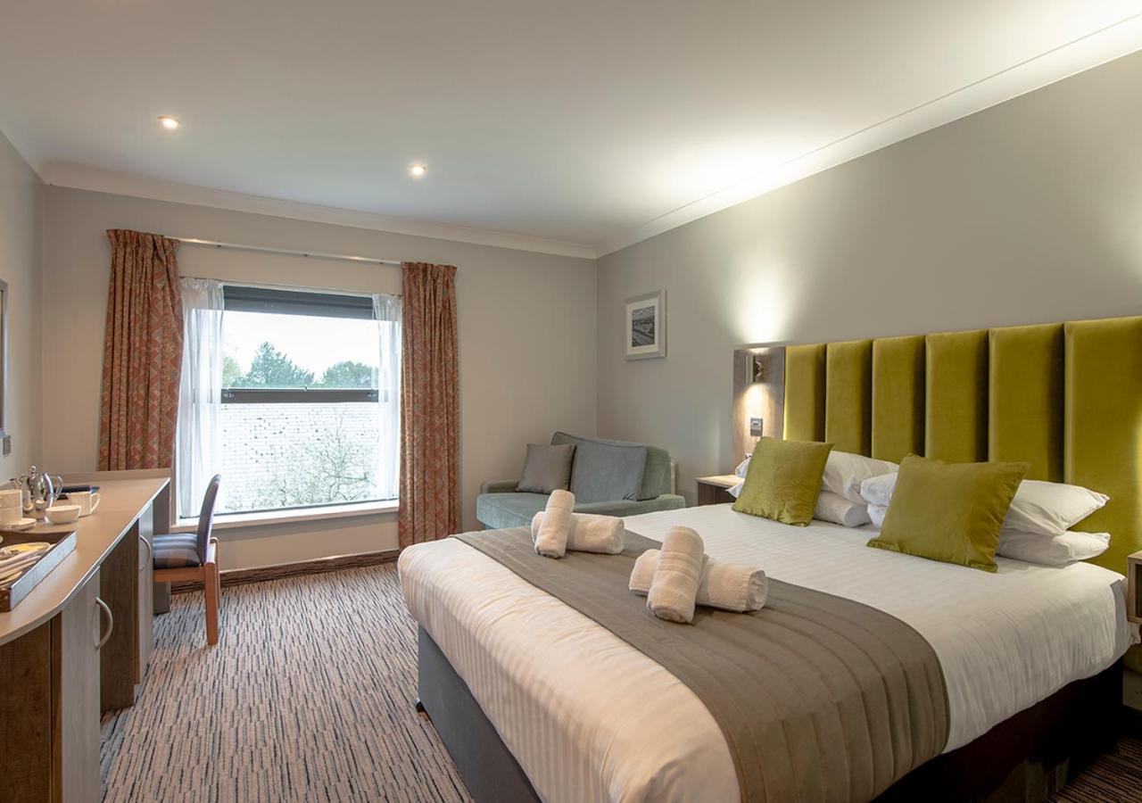 Hogs Back Hotel & Spa Nr Farnham Farnham  Eksteriør billede