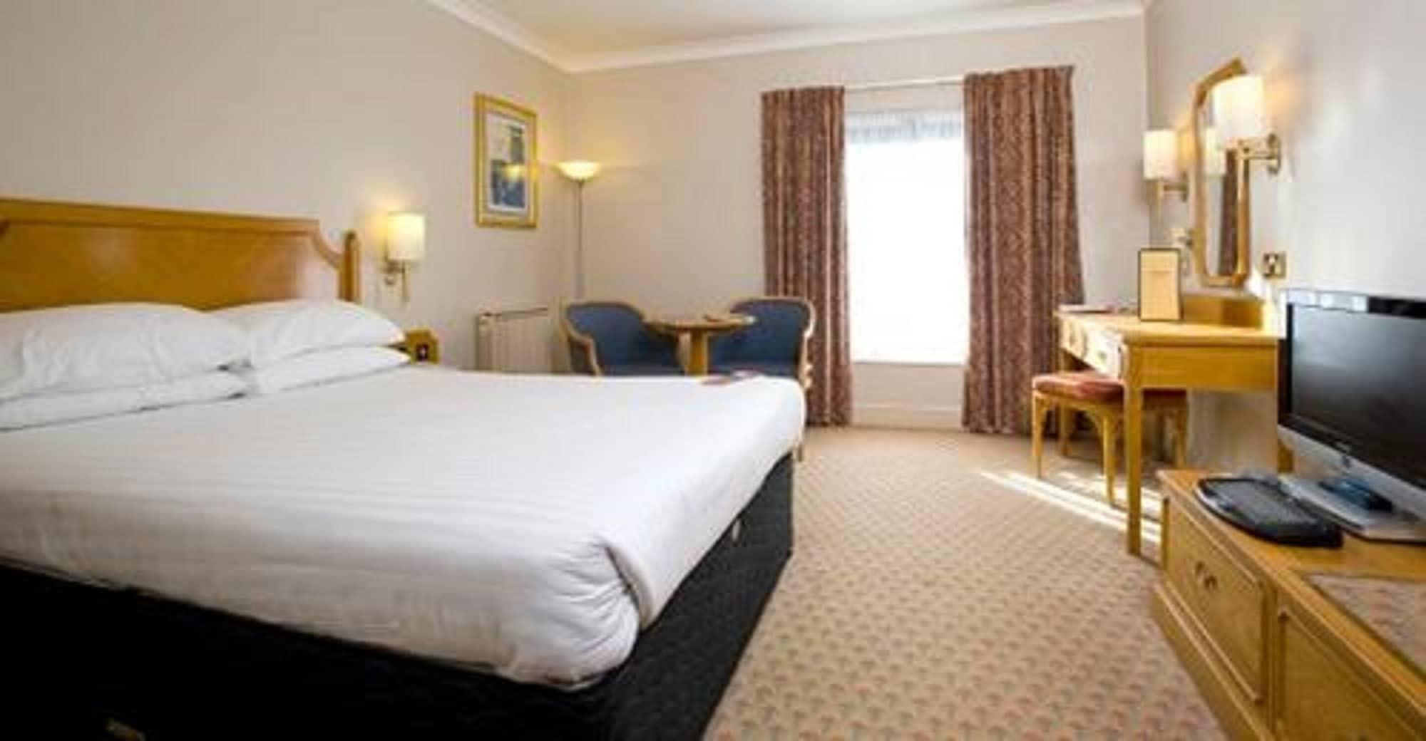 Hogs Back Hotel & Spa Nr Farnham Farnham  Eksteriør billede