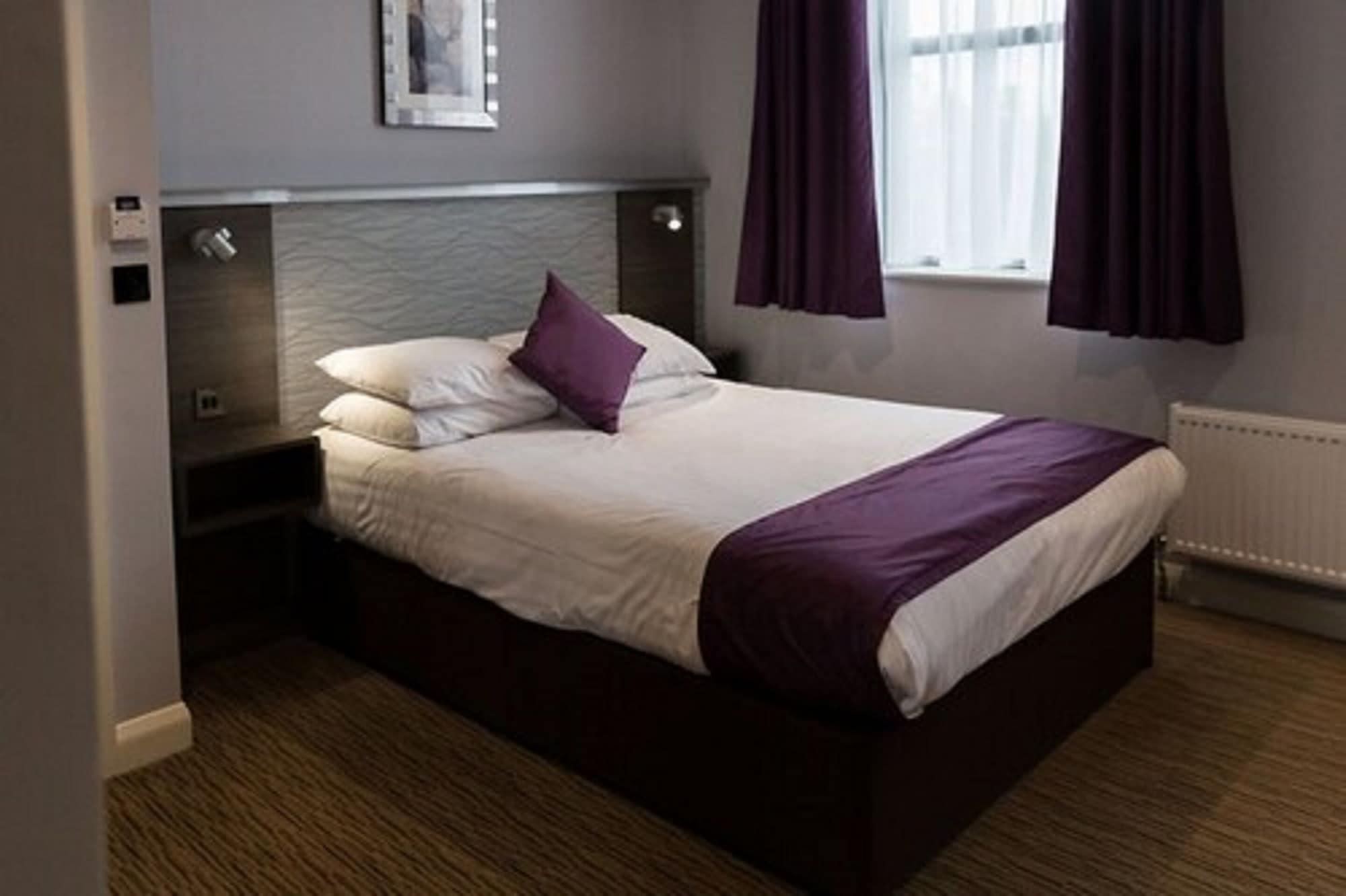 Hogs Back Hotel & Spa Nr Farnham Farnham  Eksteriør billede