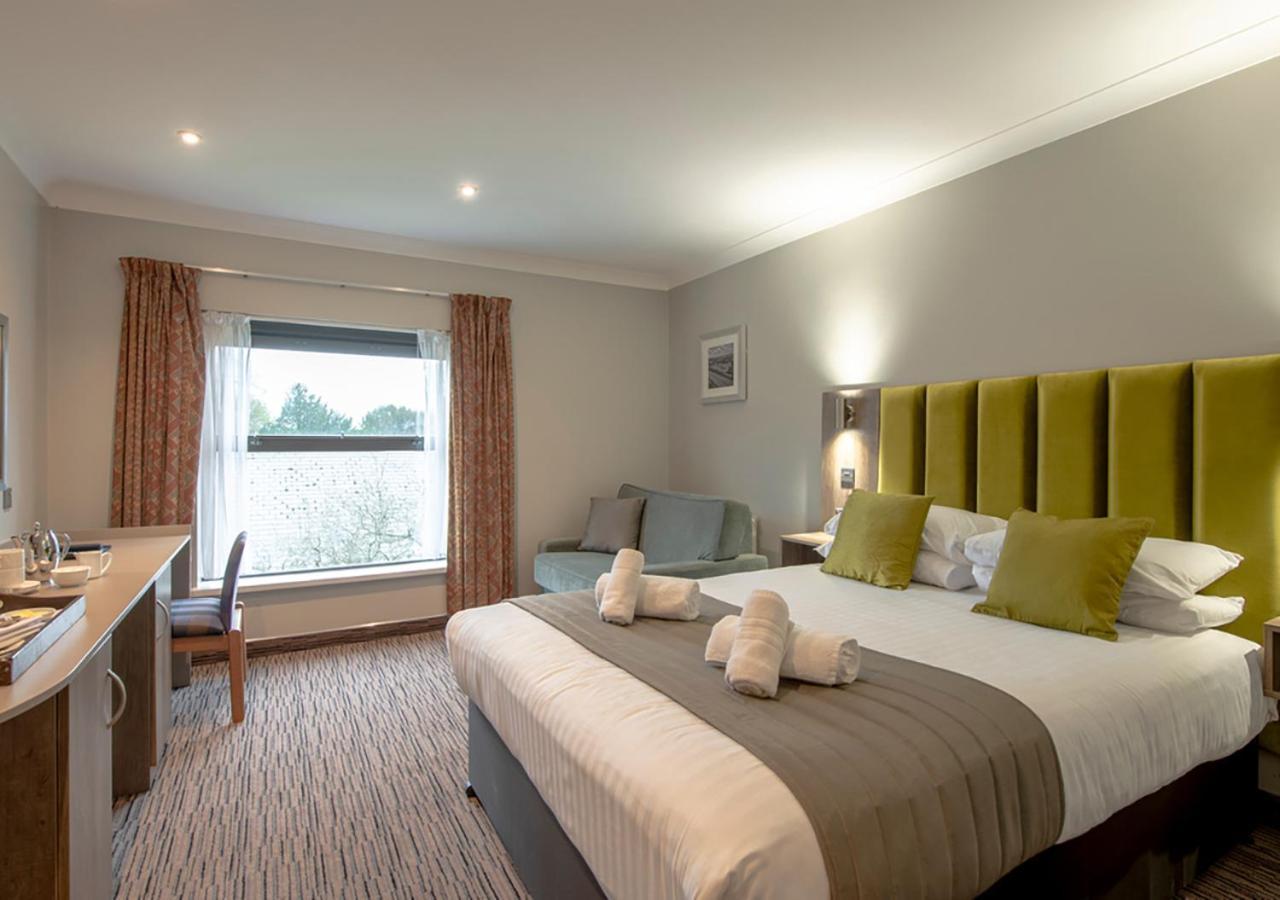 Hogs Back Hotel & Spa Nr Farnham Farnham  Eksteriør billede