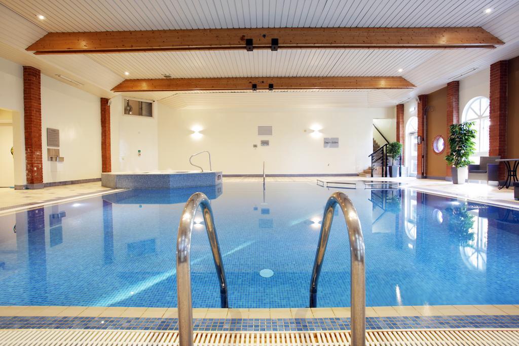 Hogs Back Hotel & Spa Nr Farnham Farnham  Eksteriør billede