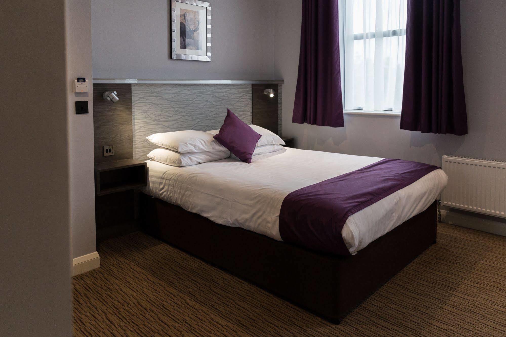 Hogs Back Hotel & Spa Nr Farnham Farnham  Eksteriør billede