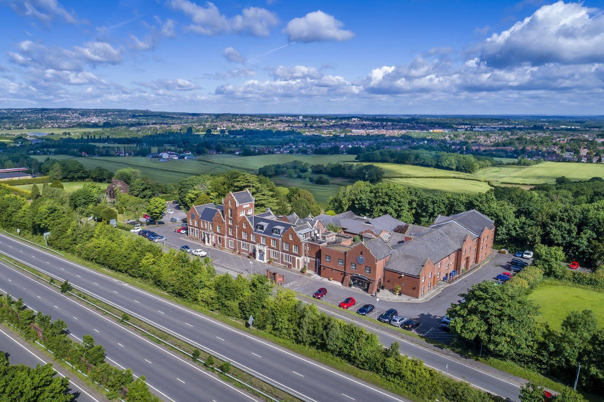 Hogs Back Hotel & Spa Nr Farnham Farnham  Eksteriør billede