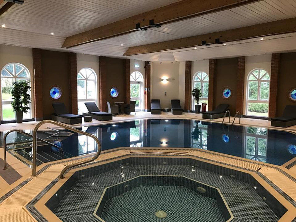 Hogs Back Hotel & Spa Nr Farnham Farnham  Eksteriør billede
